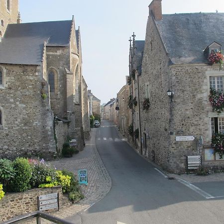 Le Relais De La Caleche Hotel Saint-Denis-dʼAnjou Exterior foto